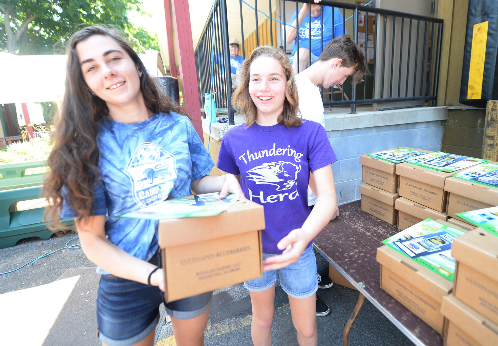 Carlisle Kiwanis club blueberry distribution